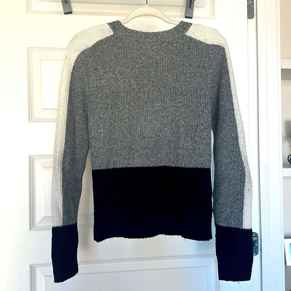 Pinque Color Block Crew Neck Sweater - Picture 2 of 3